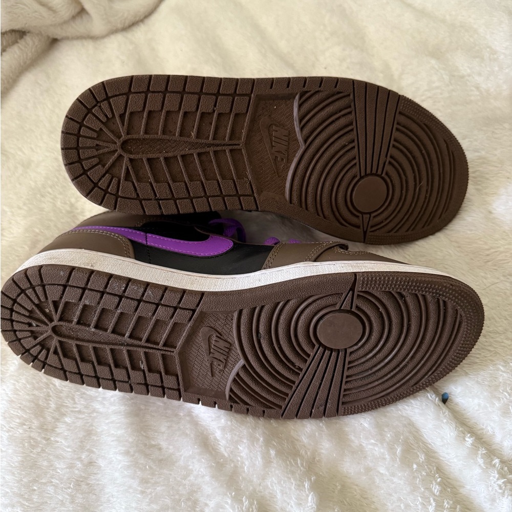 Jordan Sneakers with Purple Interior - Picture 4 of 6